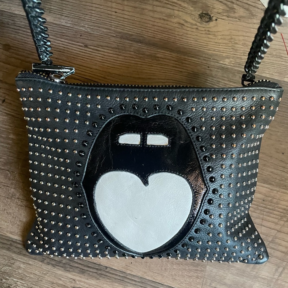 cute small Nasty Gal with black chain crossbody .